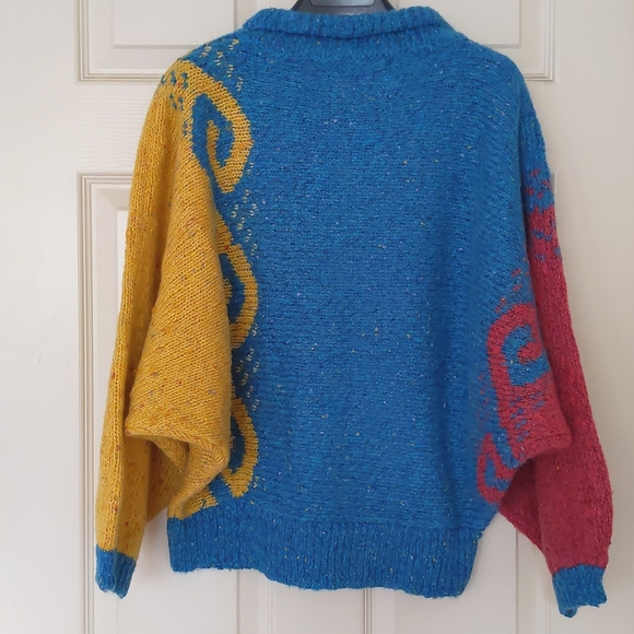 NWOT. Woman's Relax fit sweater with design. - Picture 2 of 8